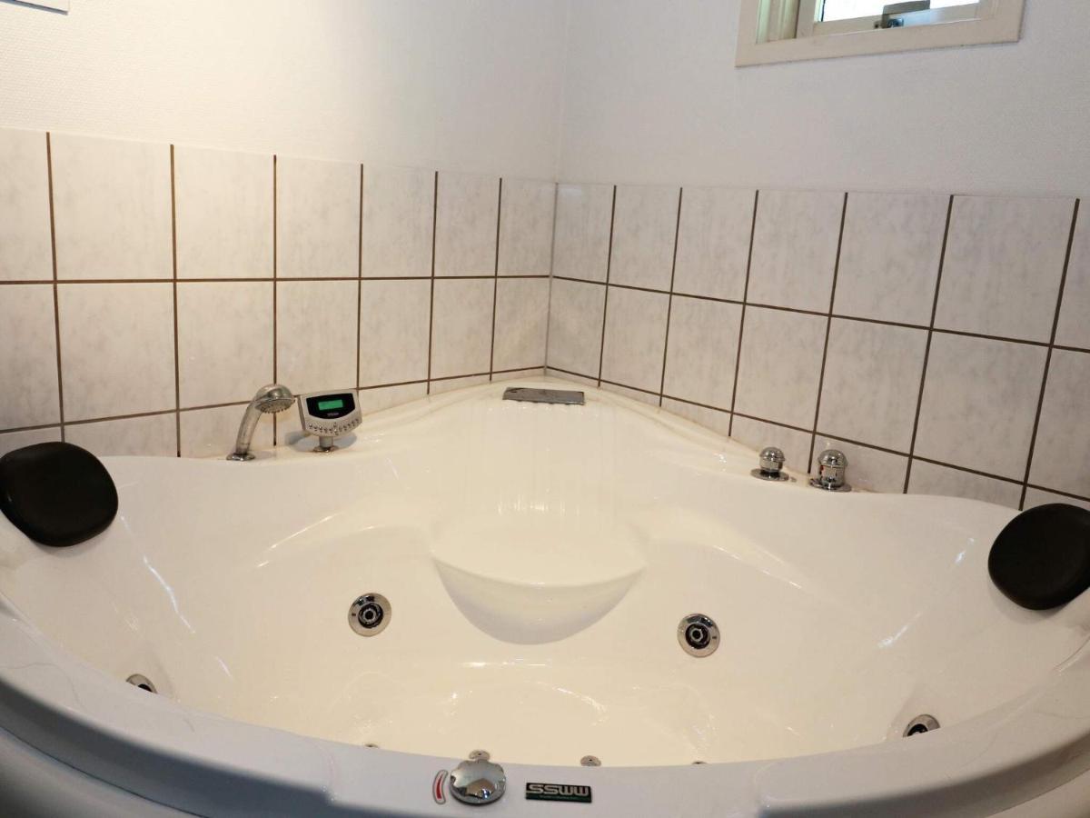 8 Person Holiday Home In Hadsund Eksteriør billede